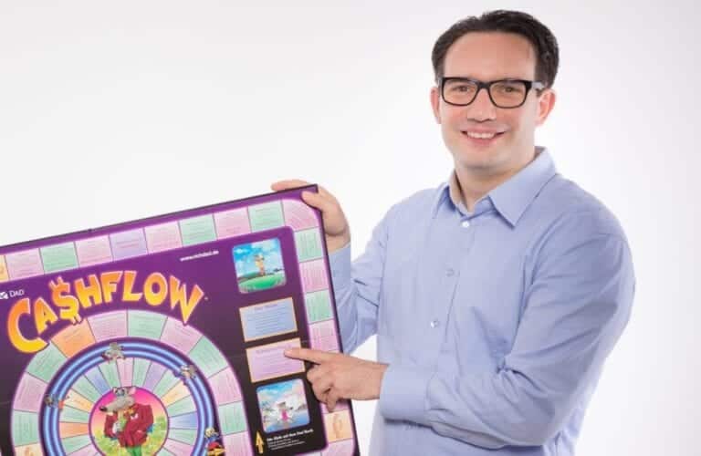 Hendrik mit dem Brettspiel Cashflow 101